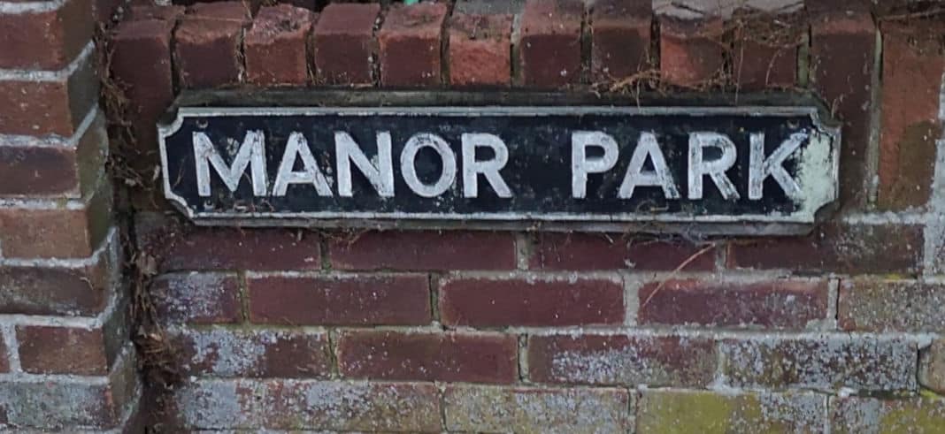 4 bedroom semi-detached house for sale in Manor Park