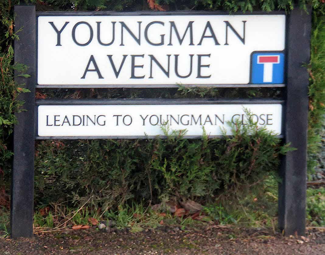 2 bedroom detached bungalow for sale in Youngman Avenue