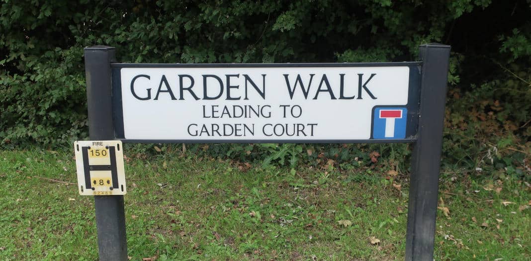 4 bedroom link-detached house to rent in Garden Court